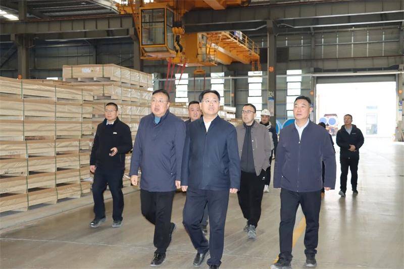 鞏義市委書記、市長郭程明蒞臨明泰鋁業(yè)慰問一線員工